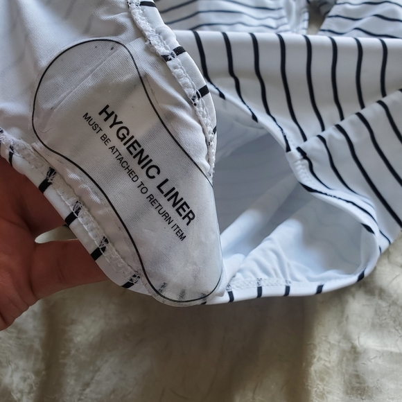NWOT Cupshe White and Black Striped Swimsuit - Picture 2 of 3